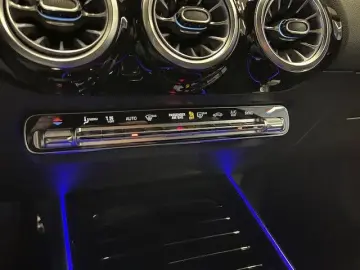 MERCEDES-BENZ GLA 200 d AMG-Line AHK  Multibeam  Distronic