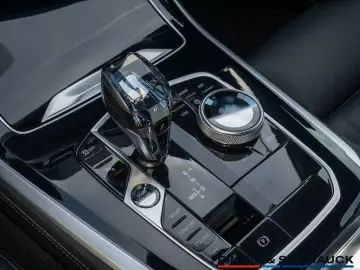 BMW X5 xDrive 40i M-Sport LASER PANO HUD LEDER H K M