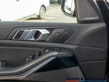 BMW X5 xDrive 40i M-Sport LASER PANO HUD LEDER H K M