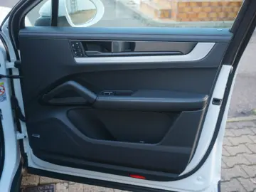 PORSCHE Cayenne Coupe E-Hybrid Luft HD Matrix BOSE 360