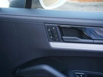 PORSCHE Cayenne Coupe E-Hybrid Luft HD Matrix BOSE 360