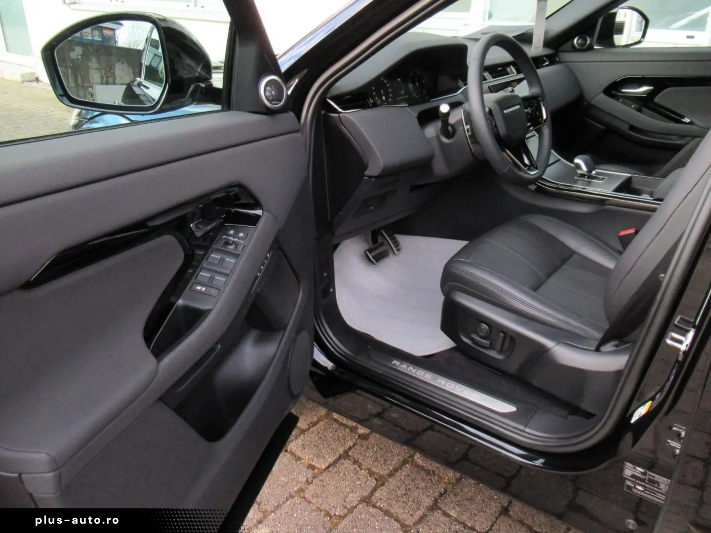 LAND ROVER MY25 NEW D200 DYN SE BLACK PANO 11 4 KEY 20`NP75