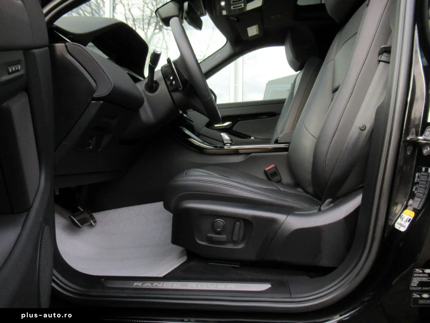 LAND ROVER MY25 NEW D200 DYN SE BLACK PANO 11 4 KEY 20`NP75