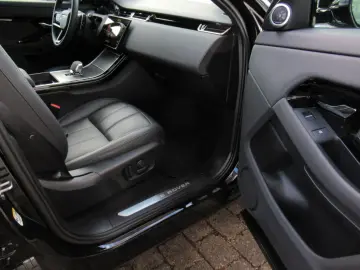 LAND ROVER MY25 NEW D200 DYN SE BLACK PANO 11 4 KEY 20`NP75