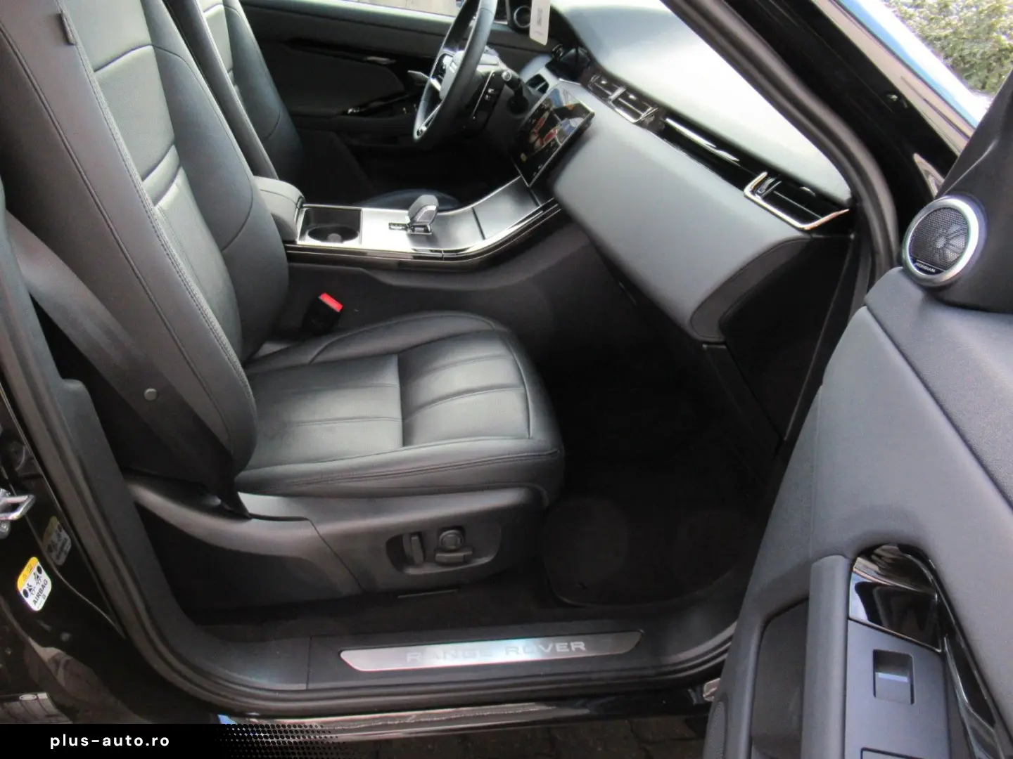 LAND ROVER MY25 NEW D200 DYN SE BLACK PANO 11 4 KEY 20`NP75