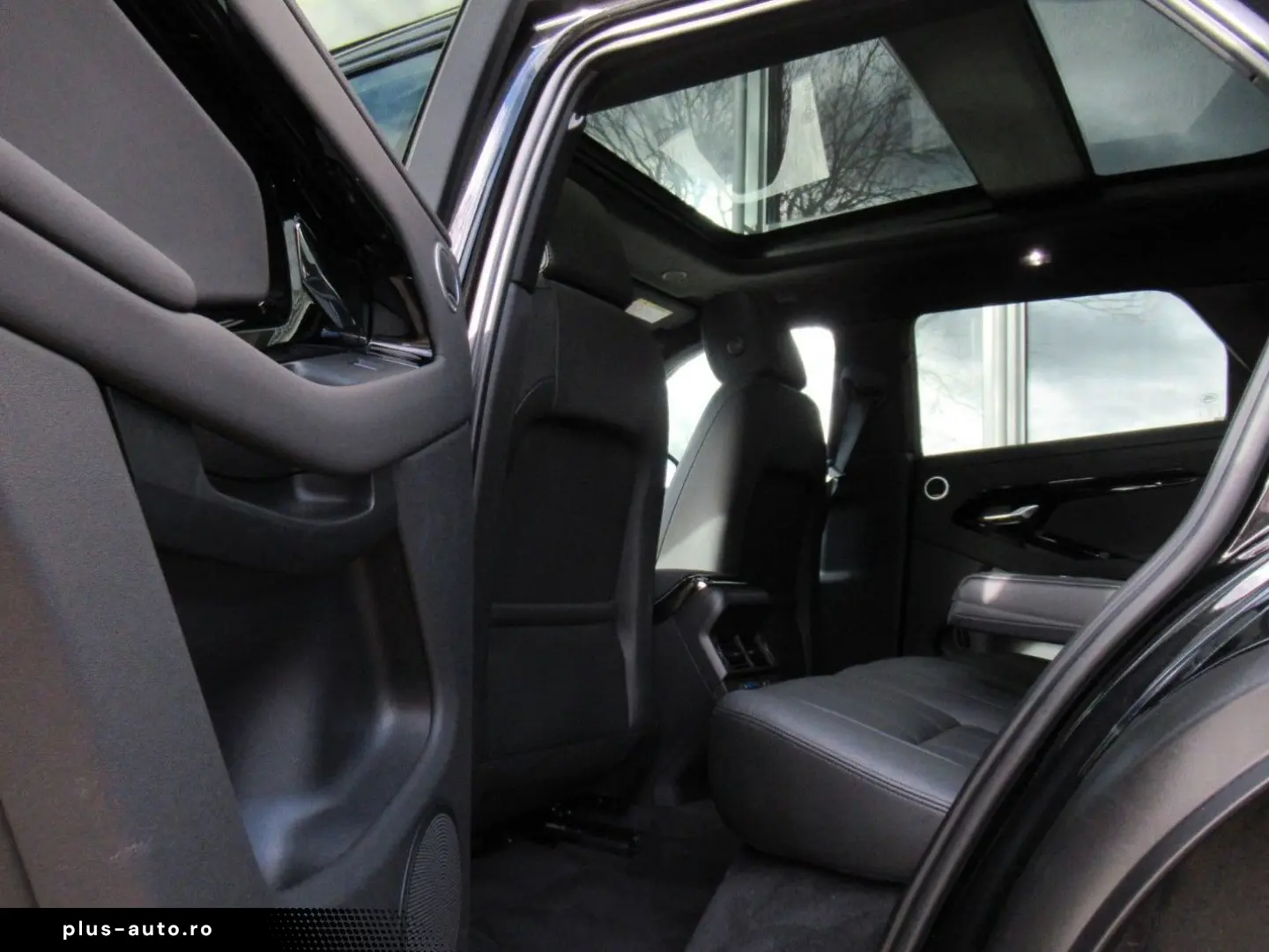 LAND ROVER MY25 NEW D200 DYN SE BLACK PANO 11 4 KEY 20`NP75