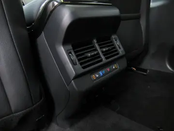 LAND ROVER MY25 NEW D200 DYN SE BLACK PANO 11 4 KEY 20`NP75