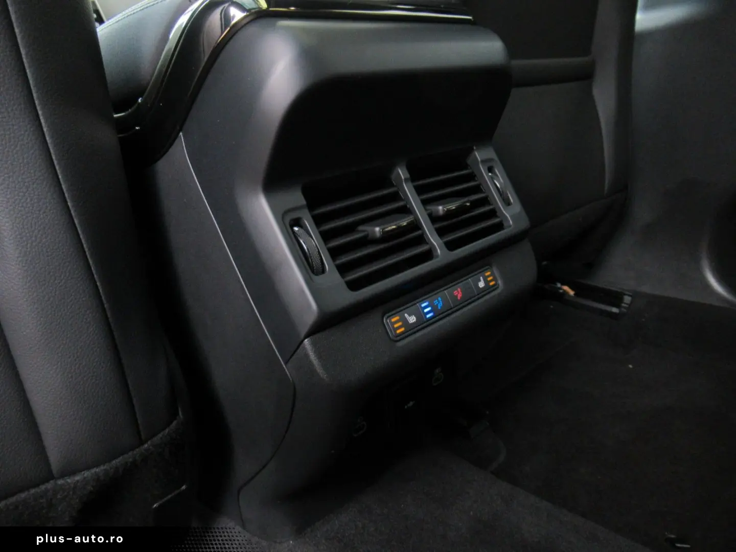 LAND ROVER MY25 NEW D200 DYN SE BLACK PANO 11 4 KEY 20`NP75