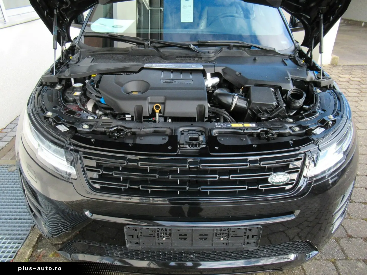 LAND ROVER MY25 NEW D200 DYN SE BLACK PANO 11 4 KEY 20`NP75