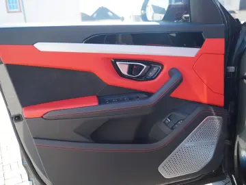 LAMBORGHINI Urus 4.0 V8  Rear Seat TV  4 Seats  Panorama