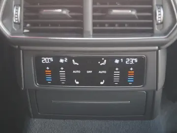 LAMBORGHINI Urus 4.0 V8  Rear Seat TV  4 Seats  Panorama