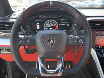 LAMBORGHINI Urus 4.0 V8  Rear Seat TV  4 Seats  Panorama