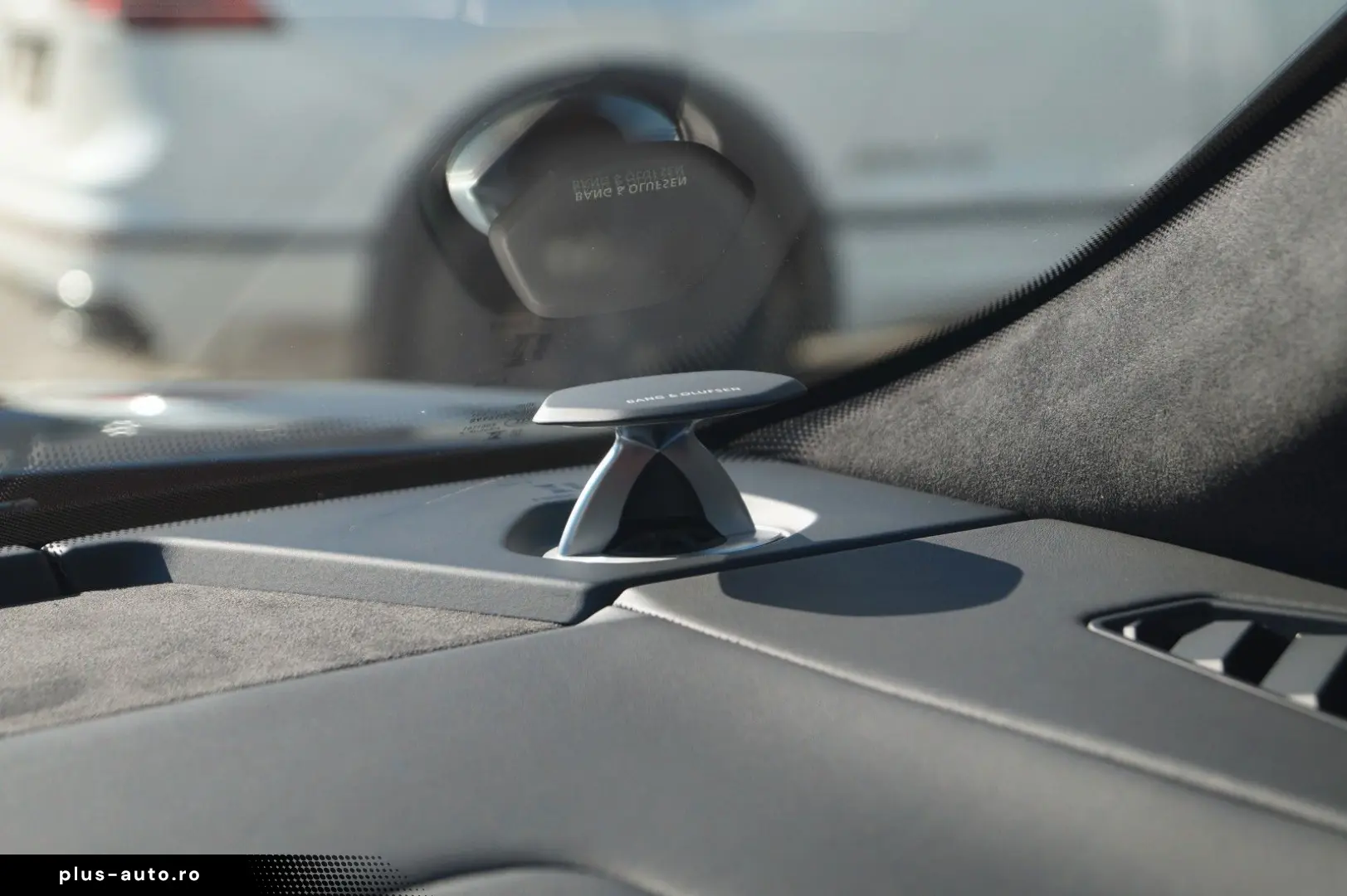 LAMBORGHINI Urus 4.0 V8  Rear Seat TV  4 Seats  Panorama