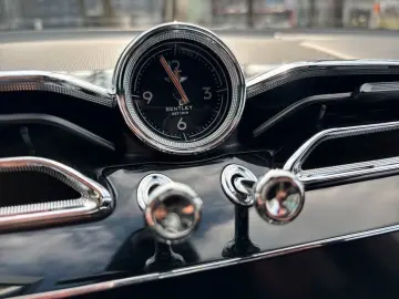 BENTLEY New Bentayga V8 S