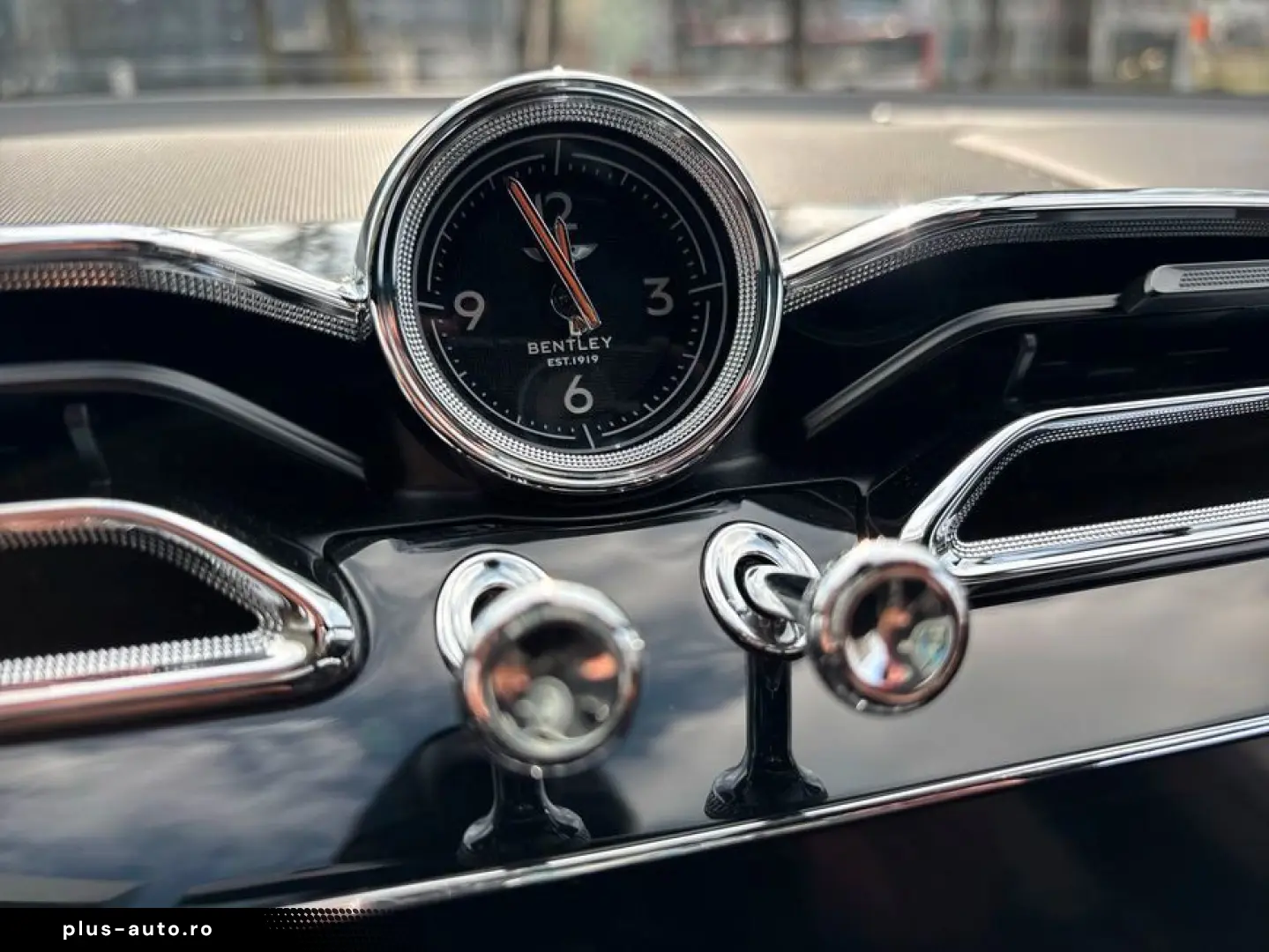 BENTLEY New Bentayga V8 S