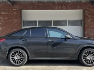 MERCEDES-BENZ GLE 350 de Coupe AMG Pano HeadUp Burmester