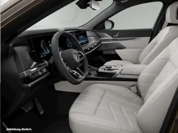 BMW M760e xDrive AHK B&WDiamond Autobahnass.