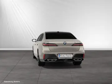 BMW M760e xDrive AHK B&WDiamond Autobahnass.