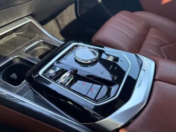 BMW M760e xDrive PRO M Perfor SkyL FondEnt Kristall