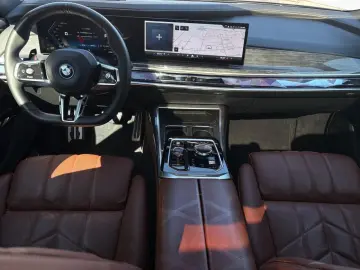 BMW M760e xDrive PRO M Perfor SkyL FondEnt Kristall