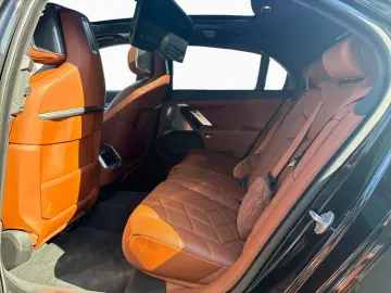 BMW M760e xDrive PRO M Perfor SkyL FondEnt Kristall