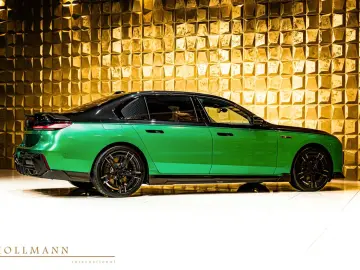 BMW M760e xDrive   by LARTE DESIGN   B&W   TV