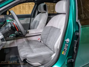 BMW M760e xDrive   by LARTE DESIGN   B&W   TV