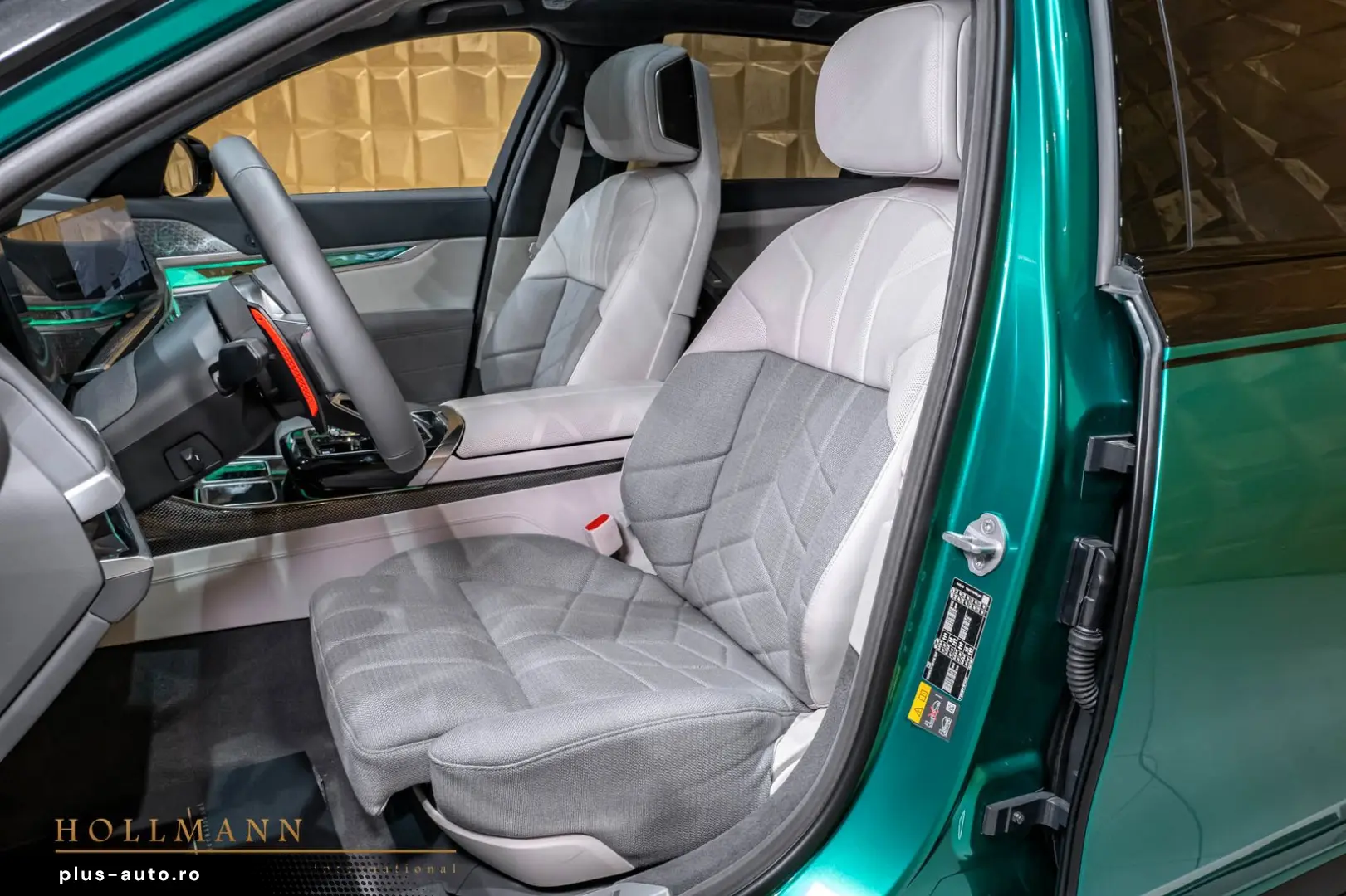 BMW M760e xDrive   by LARTE DESIGN   B&W   TV