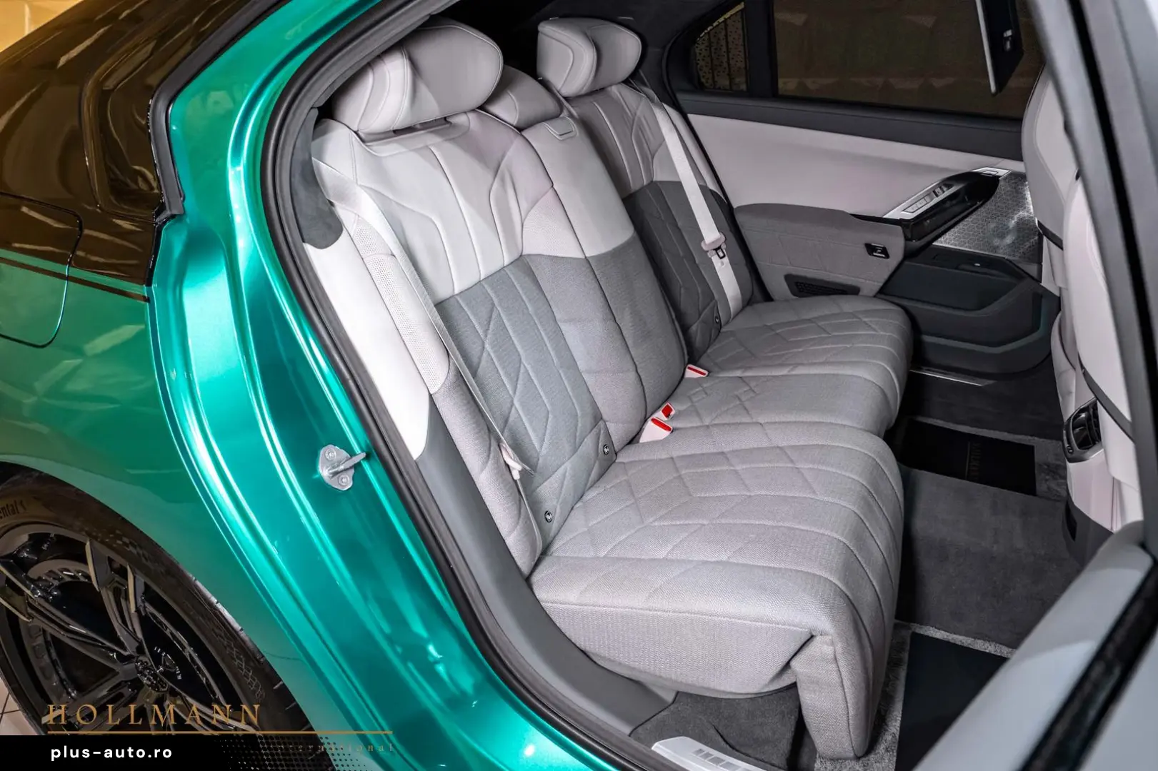 BMW M760e xDrive   by LARTE DESIGN   B&W   TV