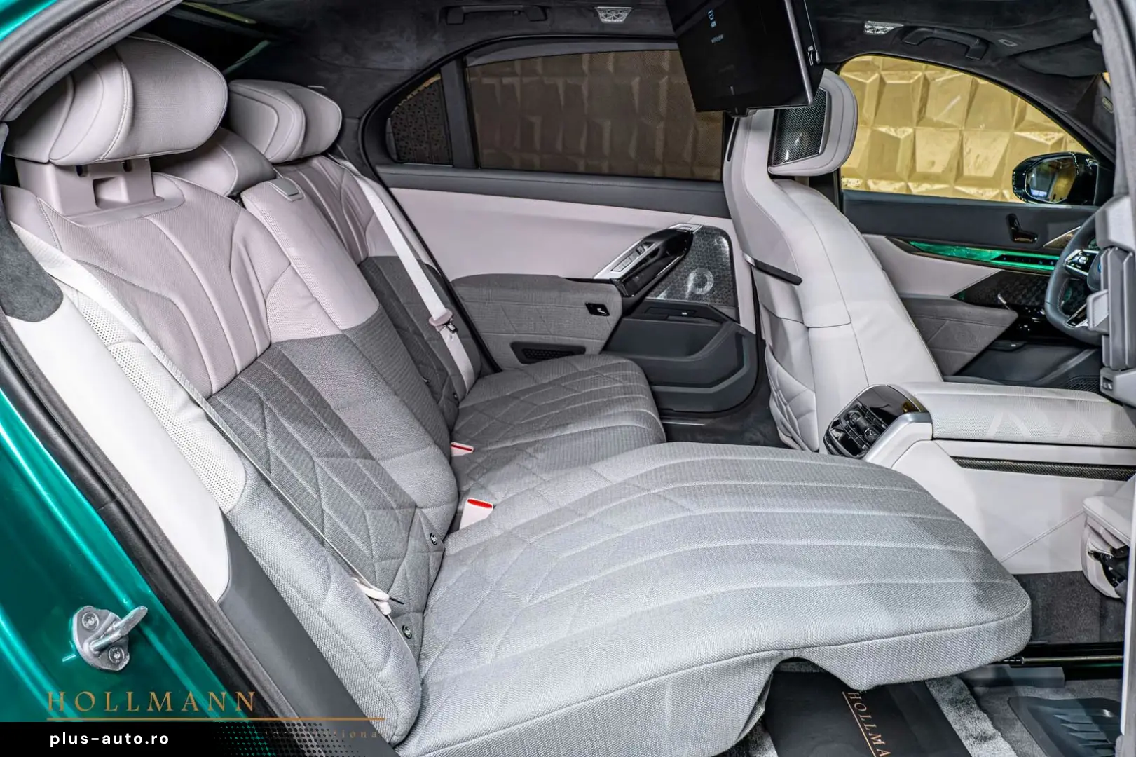 BMW M760e xDrive   by LARTE DESIGN   B&W   TV