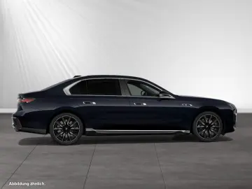 BMW M760e xDrive TV-Fond-Entertainment B&W SkyLounge