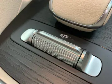 MERCEDES-BENZ GLE 450 4M AMG 7-SITZE AIRM STHZ PANO BURM AHK