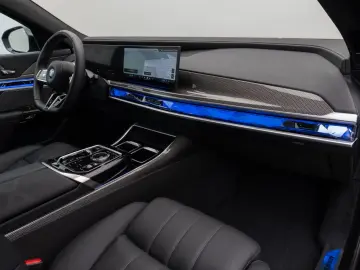 BMW i7 xD60 M-Sport HUD Pano 360 Massage ACC Soft 21