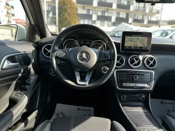 Mercedes-Benz A-180