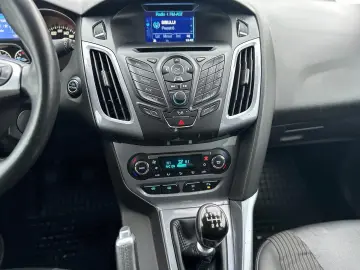 Ford Focus 2.0TDCi 136CP KeylessGo IncalzireScaune ParkAssis