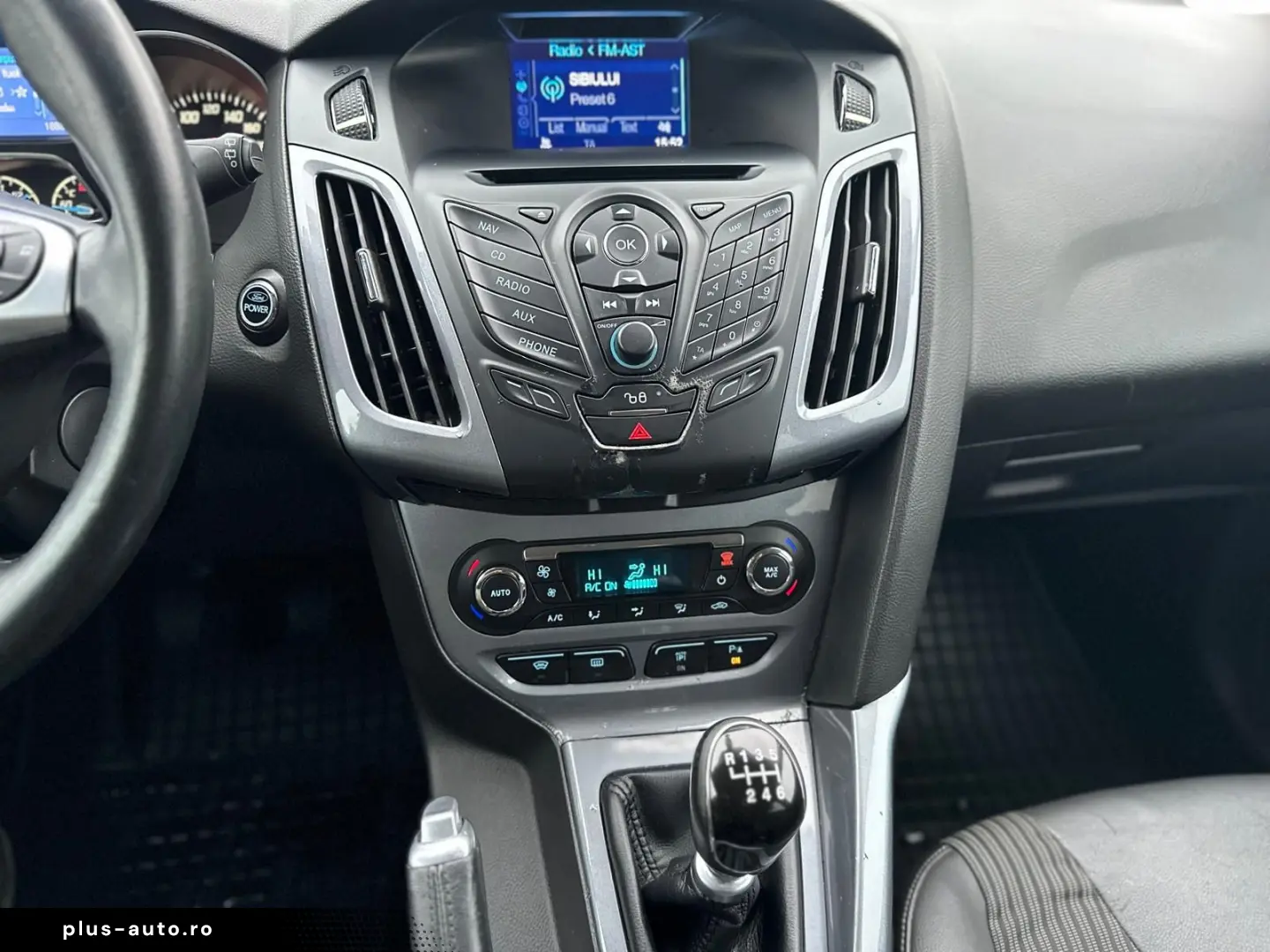 Ford Focus 2.0TDCi 136CP KeylessGo IncalzireScaune ParkAssis