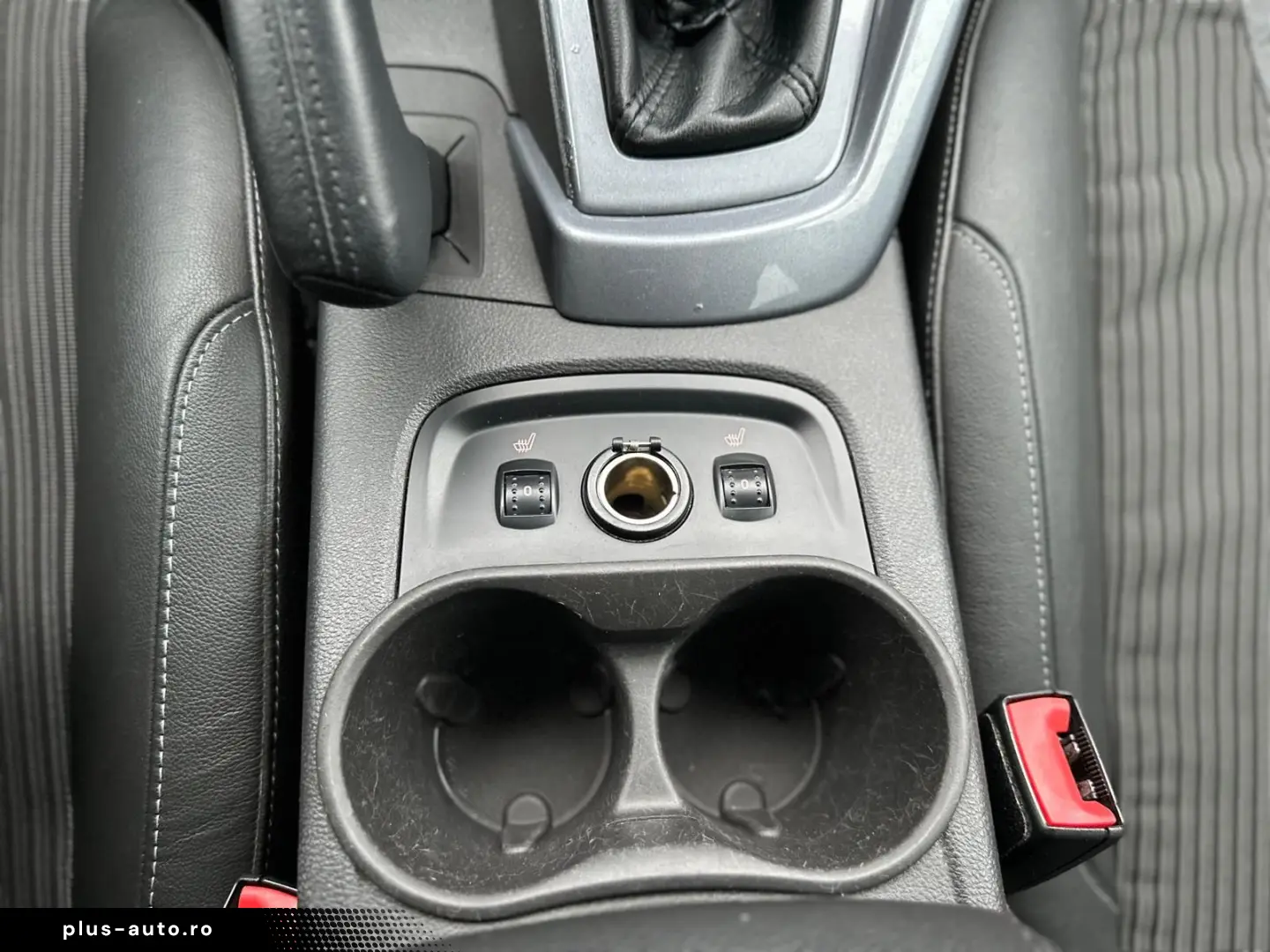 Ford Focus 2.0TDCi 136CP KeylessGo IncalzireScaune ParkAssis