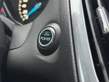 Ford Focus 2.0TDCi 136CP KeylessGo IncalzireScaune ParkAssis