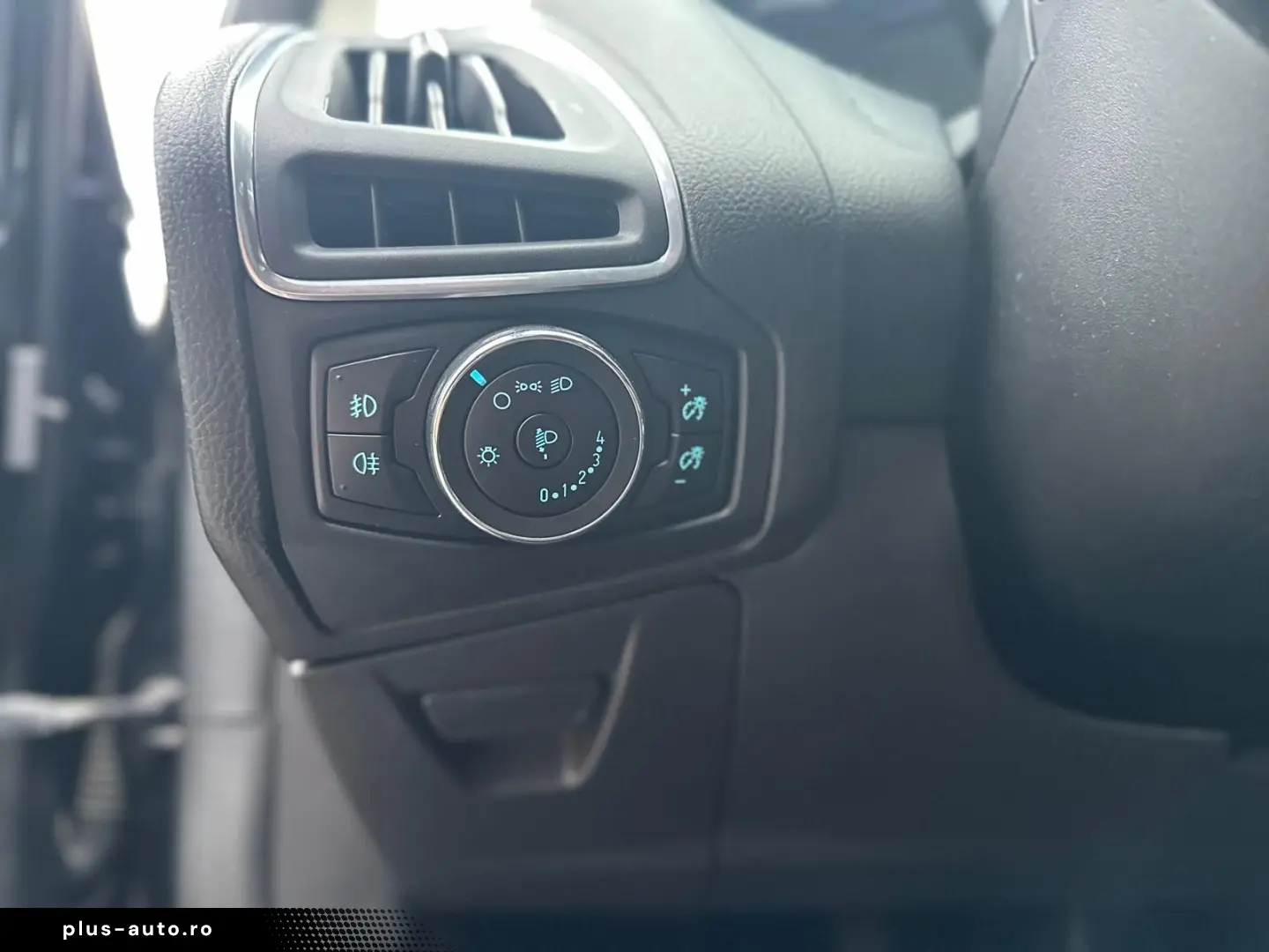 Ford Focus 2.0TDCi 136CP KeylessGo IncalzireScaune ParkAssis