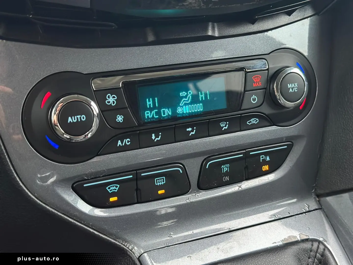 Ford Focus 2.0TDCi 136CP KeylessGo IncalzireScaune ParkAssis