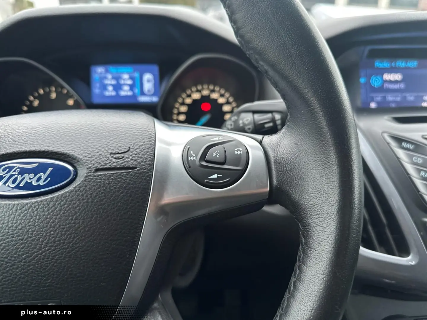 Ford Focus 2.0TDCi 136CP KeylessGo IncalzireScaune ParkAssis