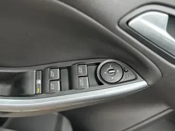 Ford Focus 2.0TDCi 136CP KeylessGo IncalzireScaune ParkAssis