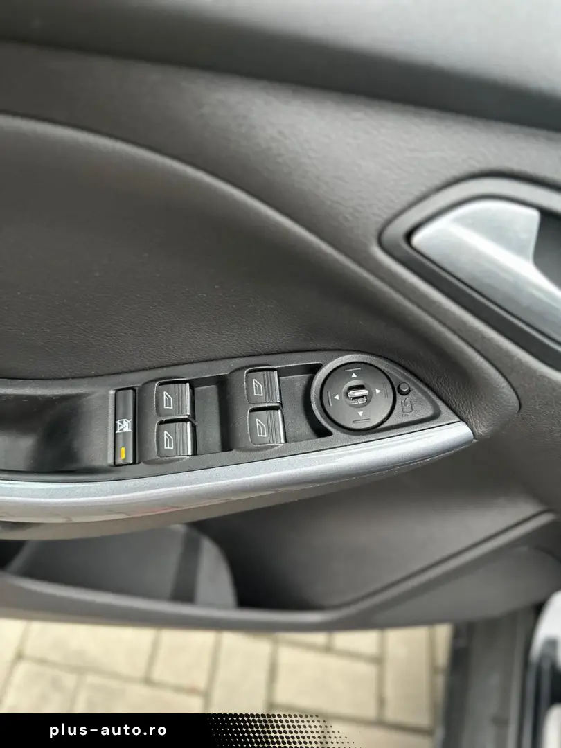 Ford Focus 2.0TDCi 136CP KeylessGo IncalzireScaune ParkAssis