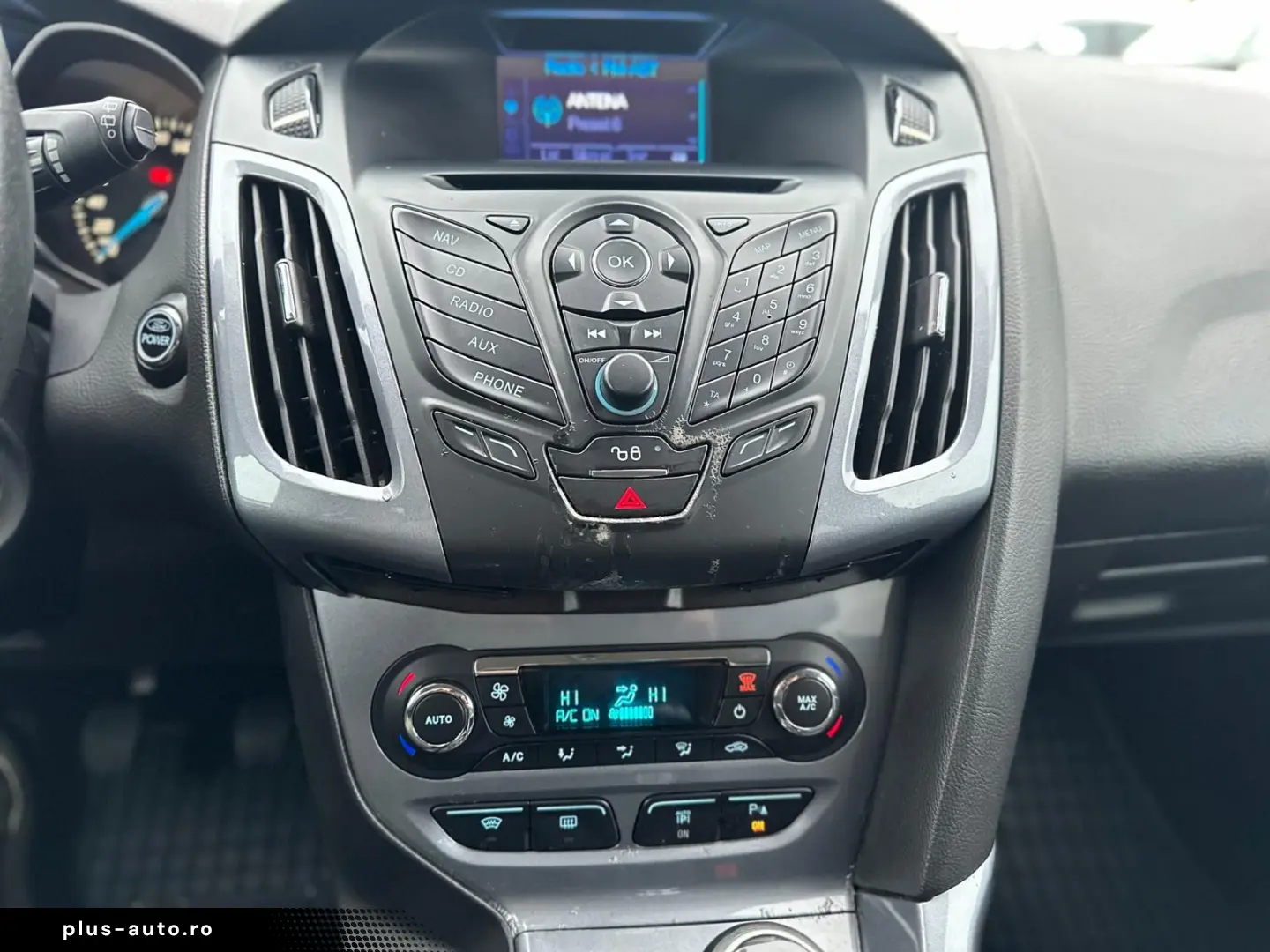 Ford Focus 2.0TDCi 136CP KeylessGo IncalzireScaune ParkAssis