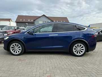 Tesla T-Model-X