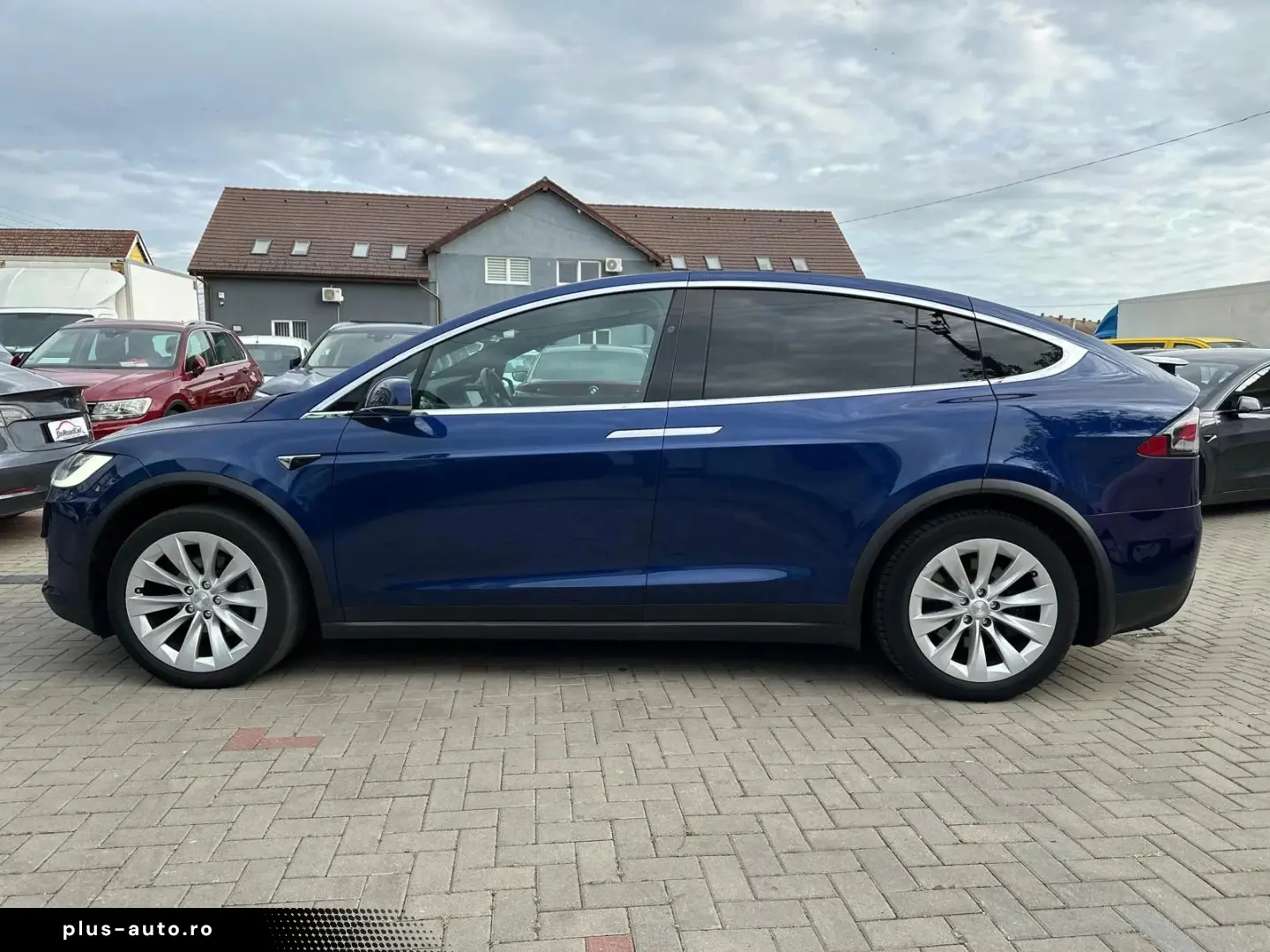 Tesla T-Model-X