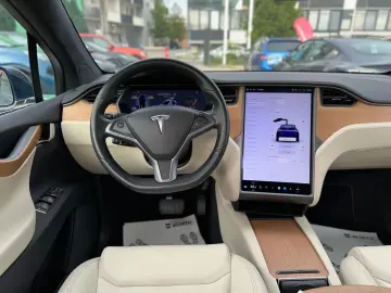 Tesla T-Model-X