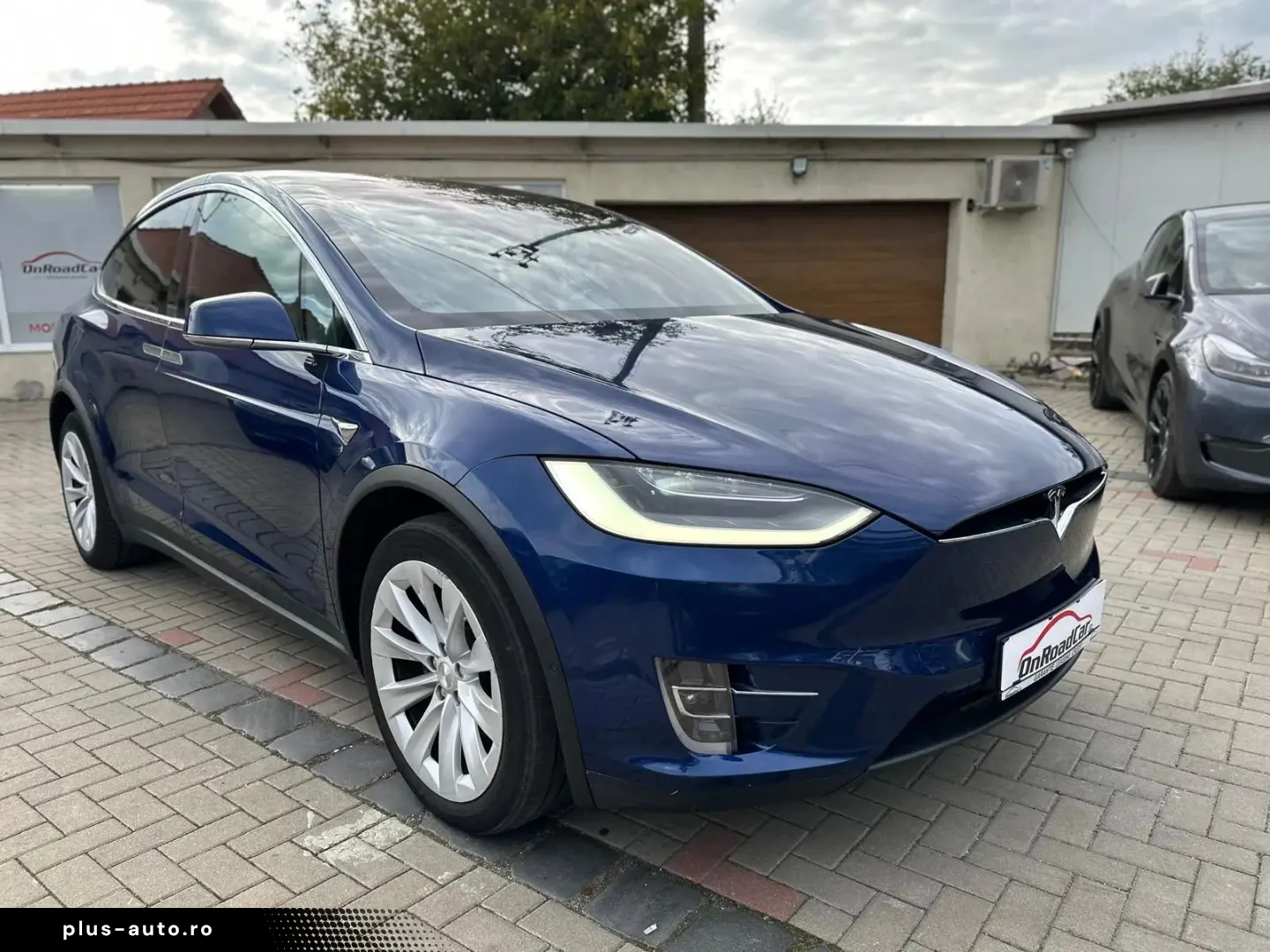 Tesla T-Model-X