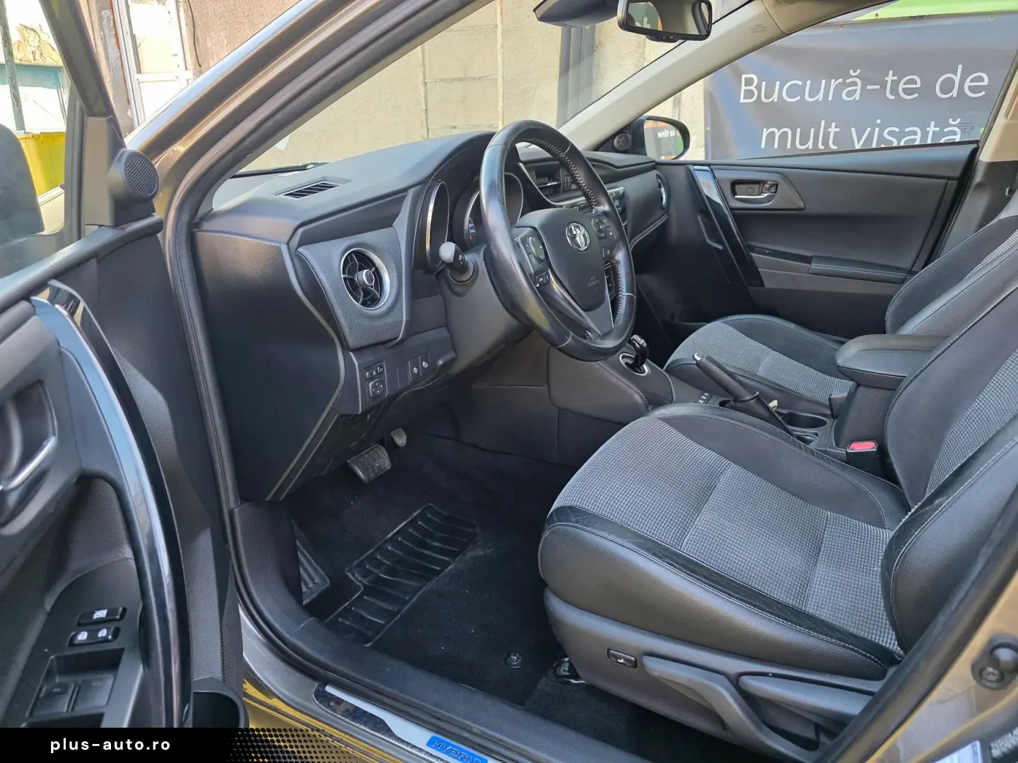 Toyota Auris Touring Sports Hybrid Lounge Rate