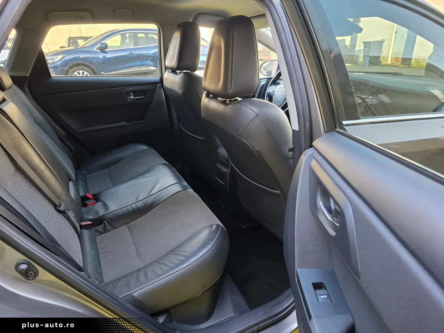 Toyota Auris Touring Sports Hybrid Lounge Rate